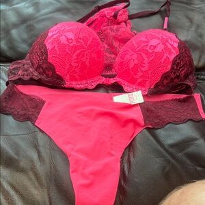 VS PINK Women's Pink Lace Push-Up Bra & Thong Set